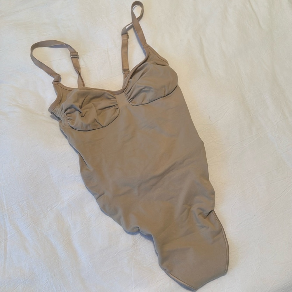 SKIMS SEAMLESS SCULPT THONG BODYSUIT CLAY LARGE - Picture 3 of 5